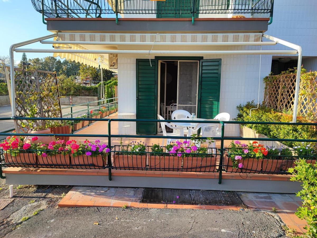 Apartamento Sea Garden, fronte mare con piscina Mascali Exterior foto